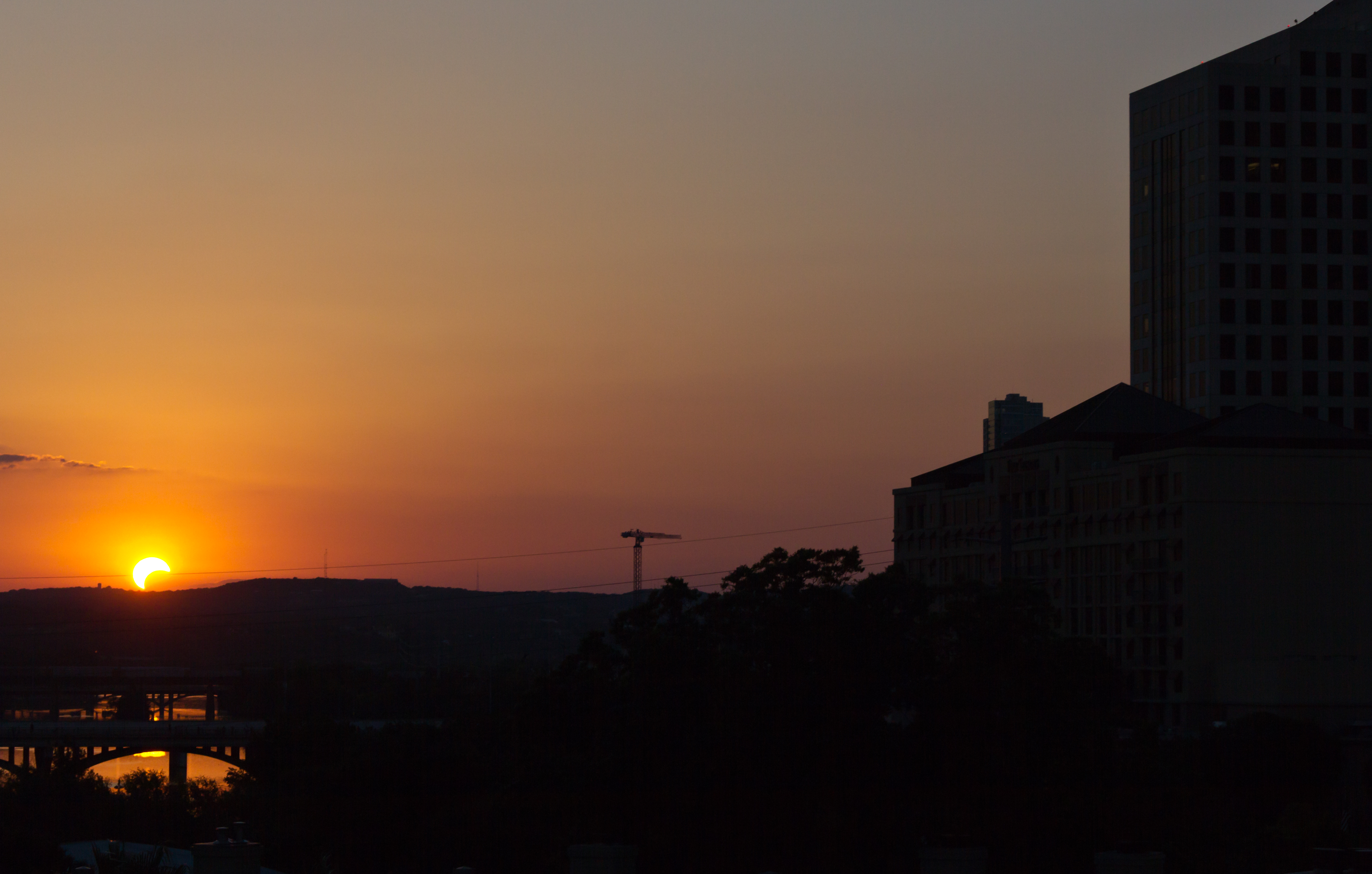Partial solar eclipse at sunset with the Sun near the horizon — the spectacle to be seen from El Campello, Alicante and Benidorm on 12 August 2026